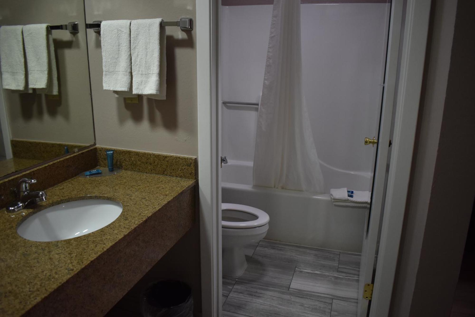 The Heritage Inn, Inc Huntingdon Екстериор снимка