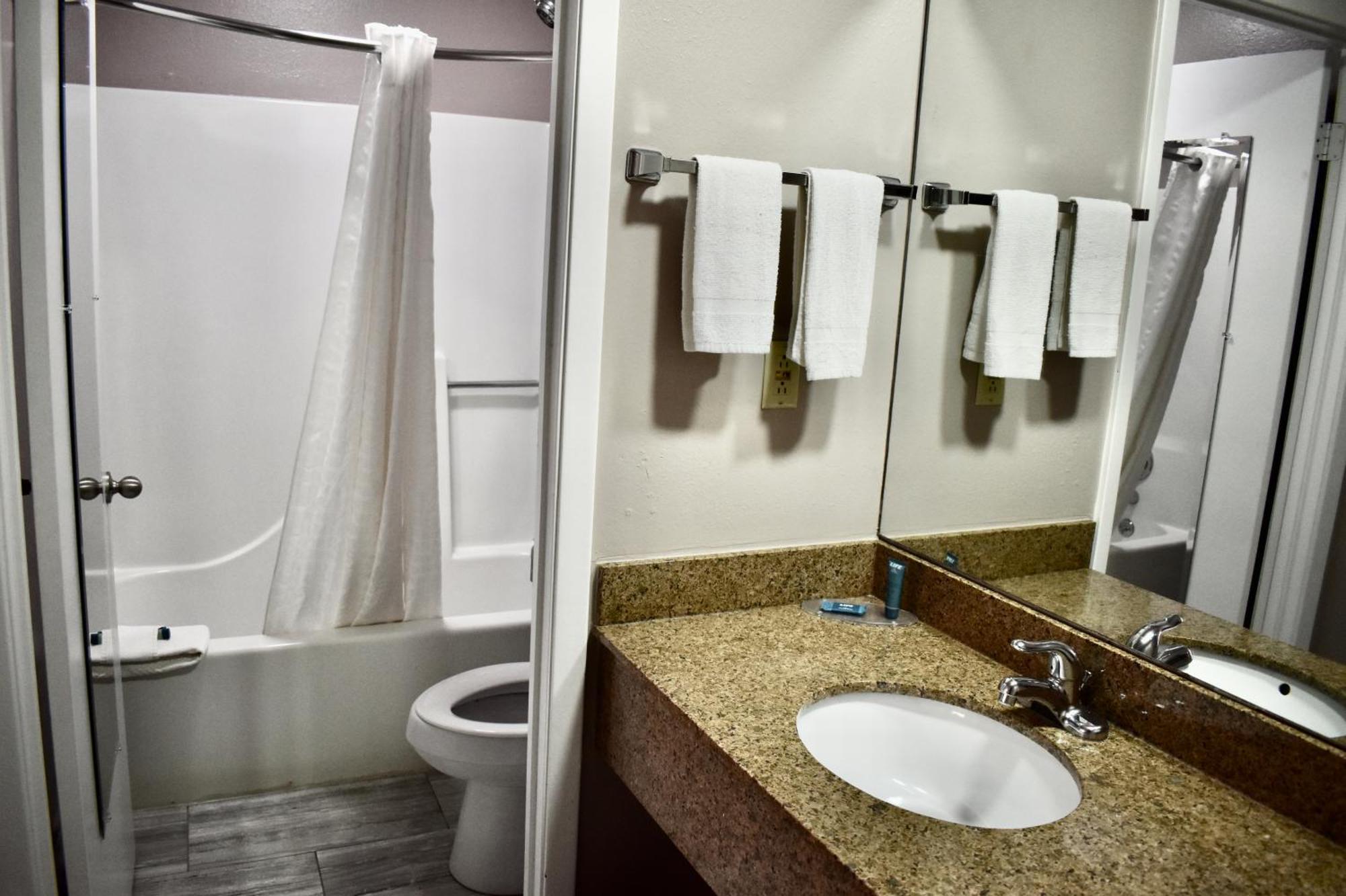 The Heritage Inn, Inc Huntingdon Екстериор снимка